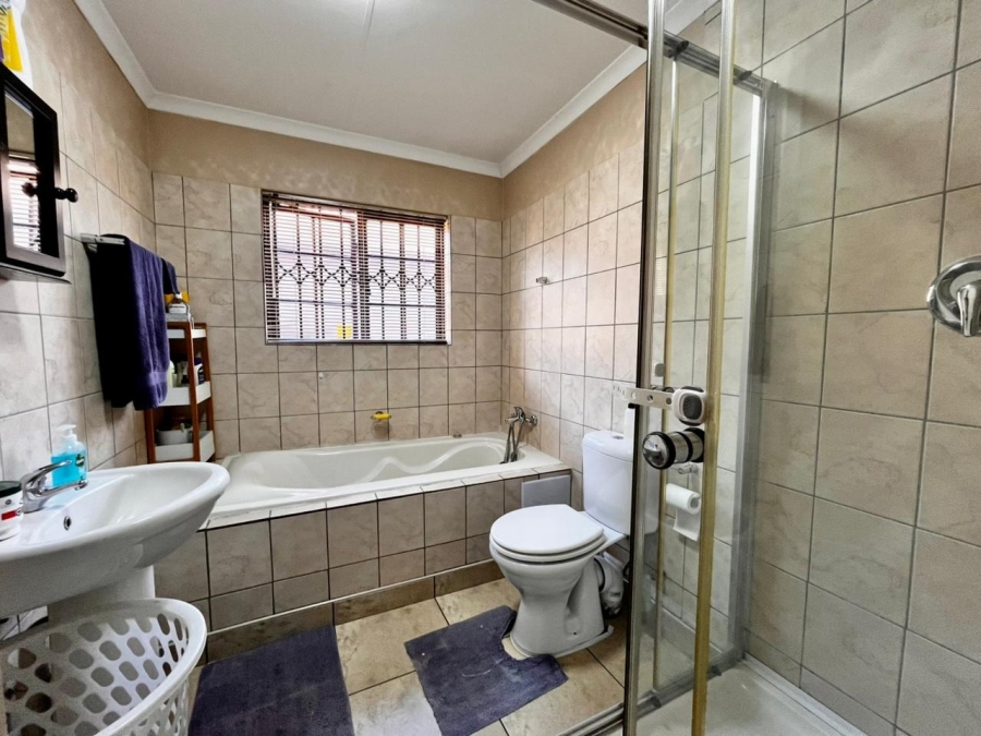 3 Bedroom Property for Sale in Waterval East North West